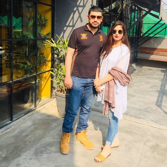 Meet your Posher, Fiza - Picture 1 of 1